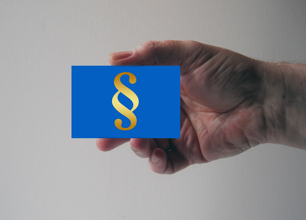 佛山律师怎么找，费用多少，如何避免法律风险？